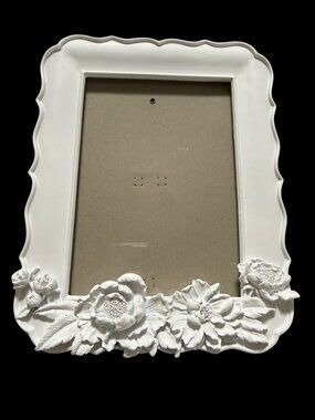 Laura Ashley White Resin Floral Picture Frame 5x7 Scalloped Edge Cottagecore
